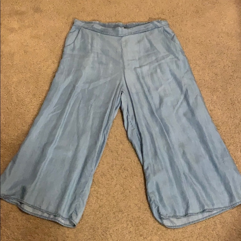 Flowy Jean Capris